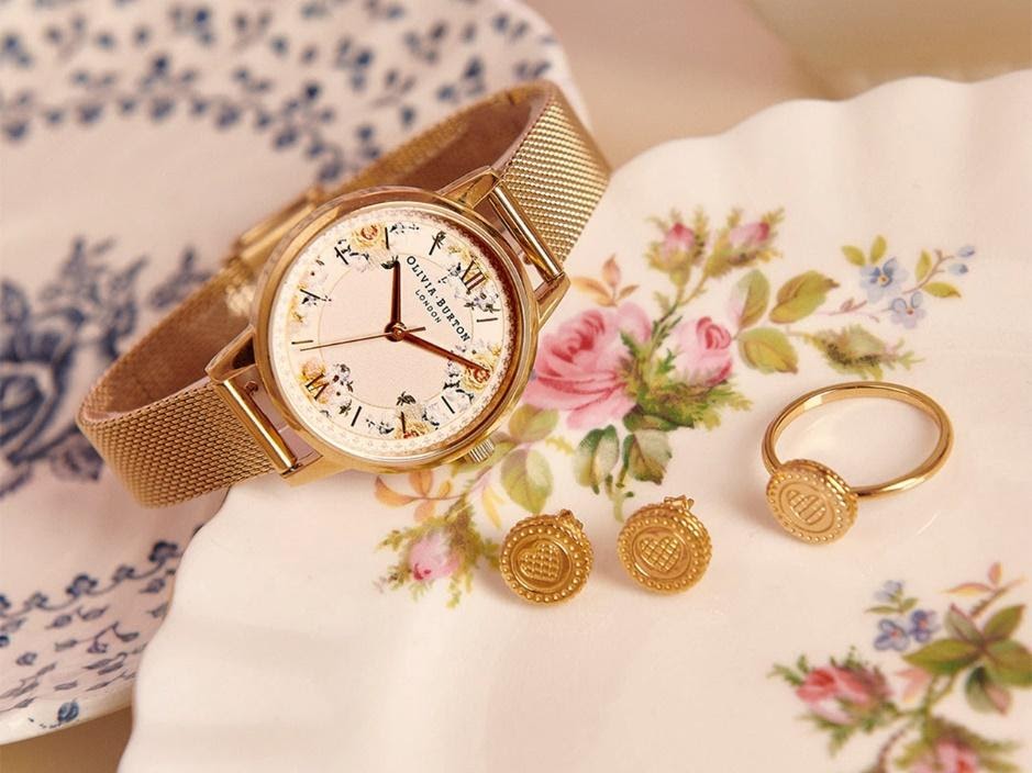 Tea Party watch and biscuit jewellery in gold.