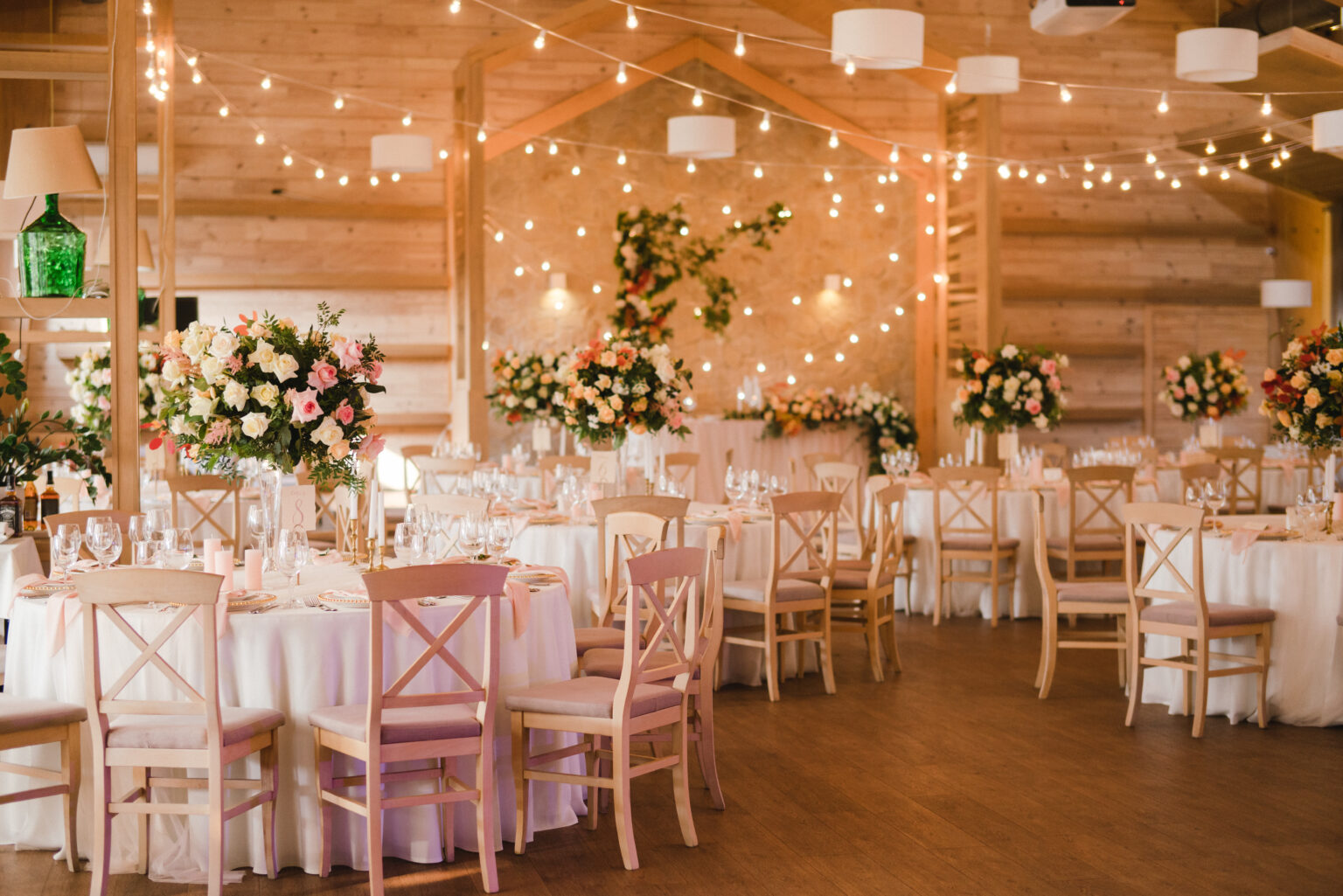 6 Dreamy Decor Ideas For A Winter Wedding