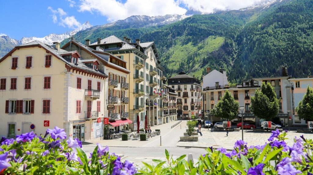 chamonix town pic