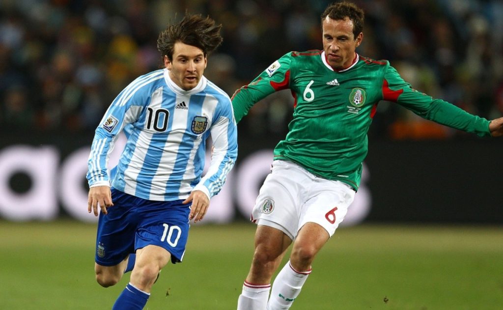 Lionel Messi and Hirving Lozano in action