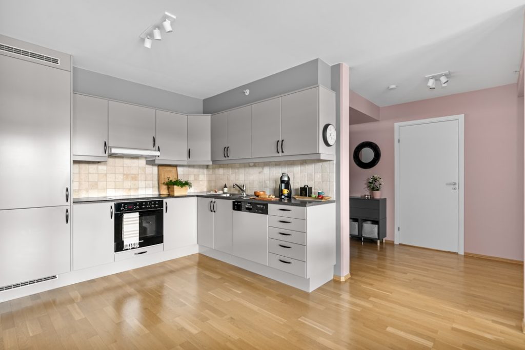 How to Choose the Perfect Kitchen Layout: L-Shaped, U-Shaped, or Galley?
