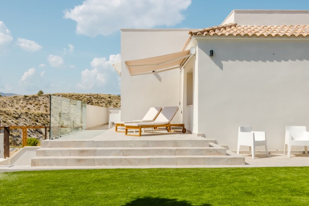 Elevating Luxury Real Estate: Staying Motivated and Delivering Exceptional Results luxury real estate success