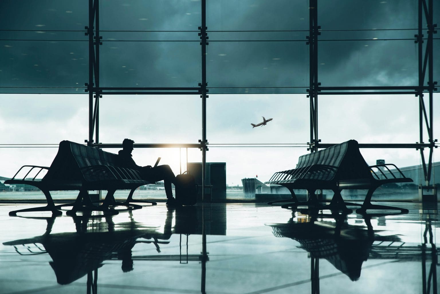 Last call for the pre-flight pint? Gen Z ditch airport booze for healthier alternatives Why Gen Z Is Skipping Airport Alcohol Before Flights The Decline of the Pre-Flight Pint Among Younger Travellers