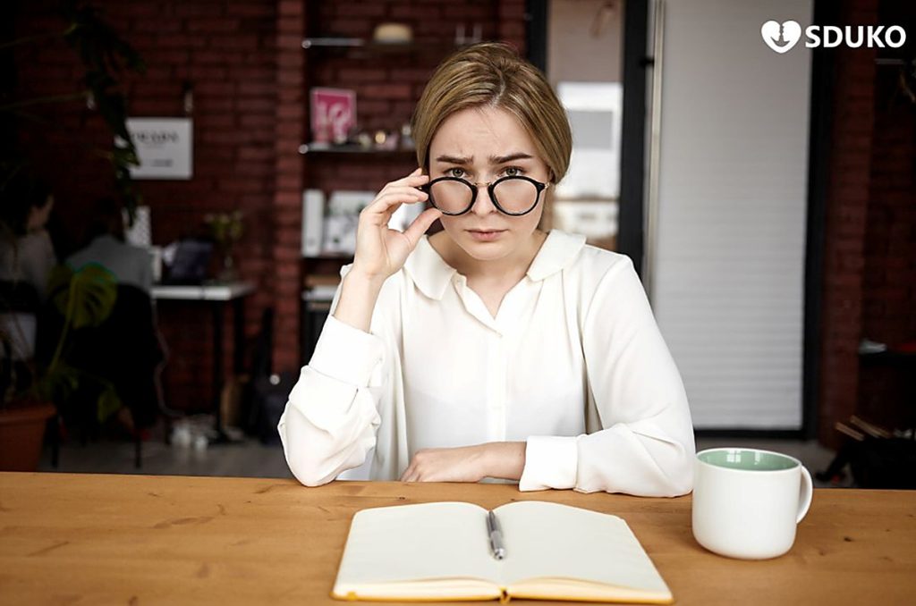 Why Some People Experience More Eye Strain with Certain Anti-Reflective Coatings Anti-reflective coatings and eye strain while reading